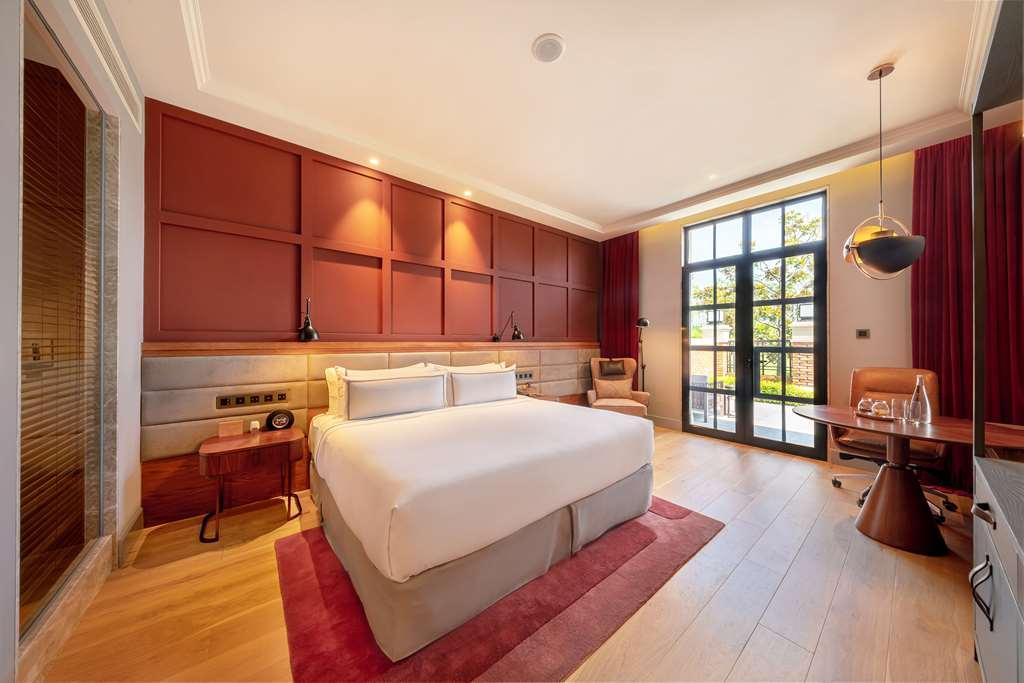 Melia Parkside 4*